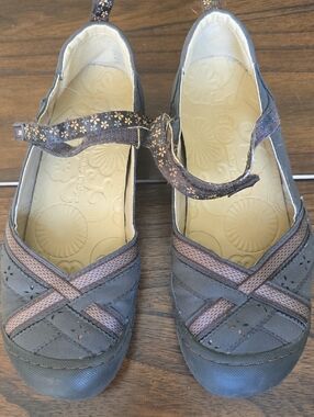 JBU Gray and Brown Floral Strap Mary Jane Flats